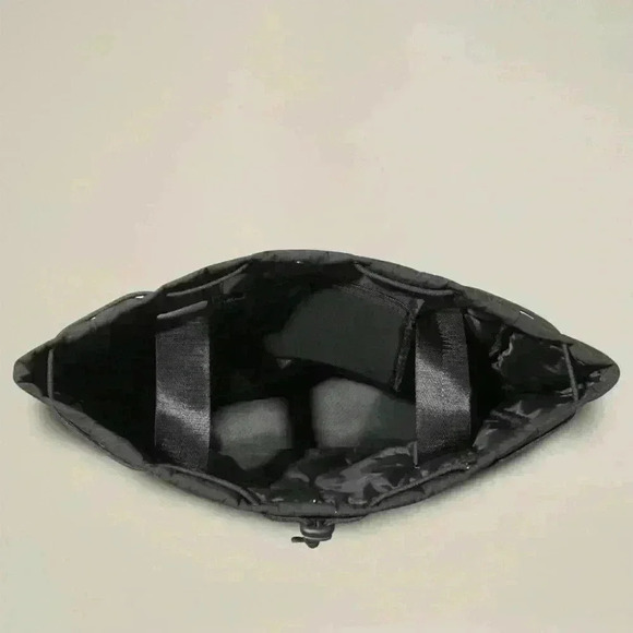 Beyond Yoga bag - NWT - Picture 4 of 4